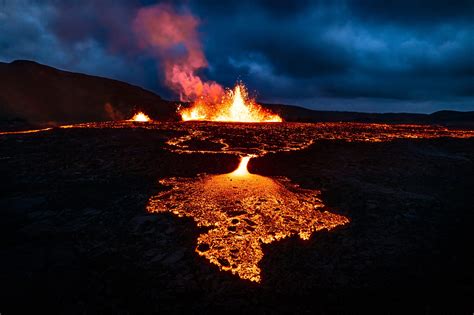Watch live: Iceland volcano erupts spewing magma in spectacular show ... A volcanic eruption on Iceland's Reykjanes Peninsula is offering a spectacular lava show.